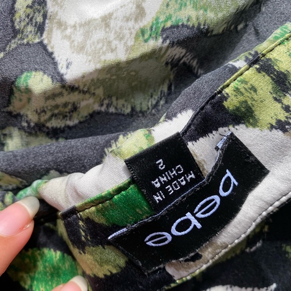 Bebe floral mini satin skirt - Picture 3 of 3